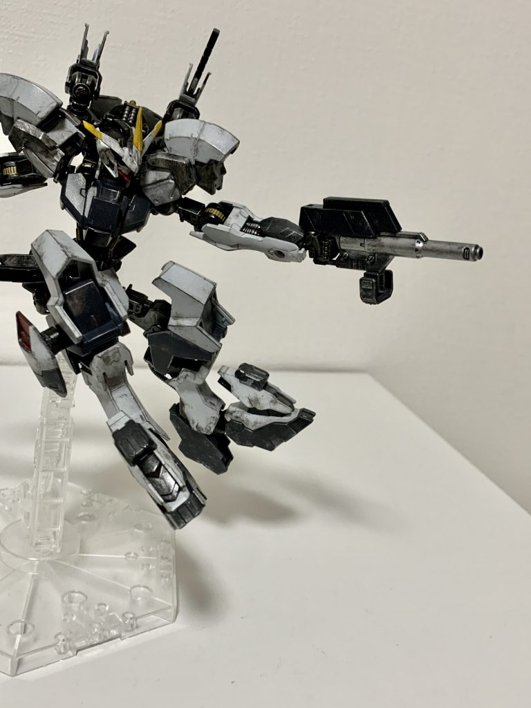 MSには効果は低い牽制用のライフル当たりどころが良ければパイロットに脳震盪くらいはダメージ与えられるかも?