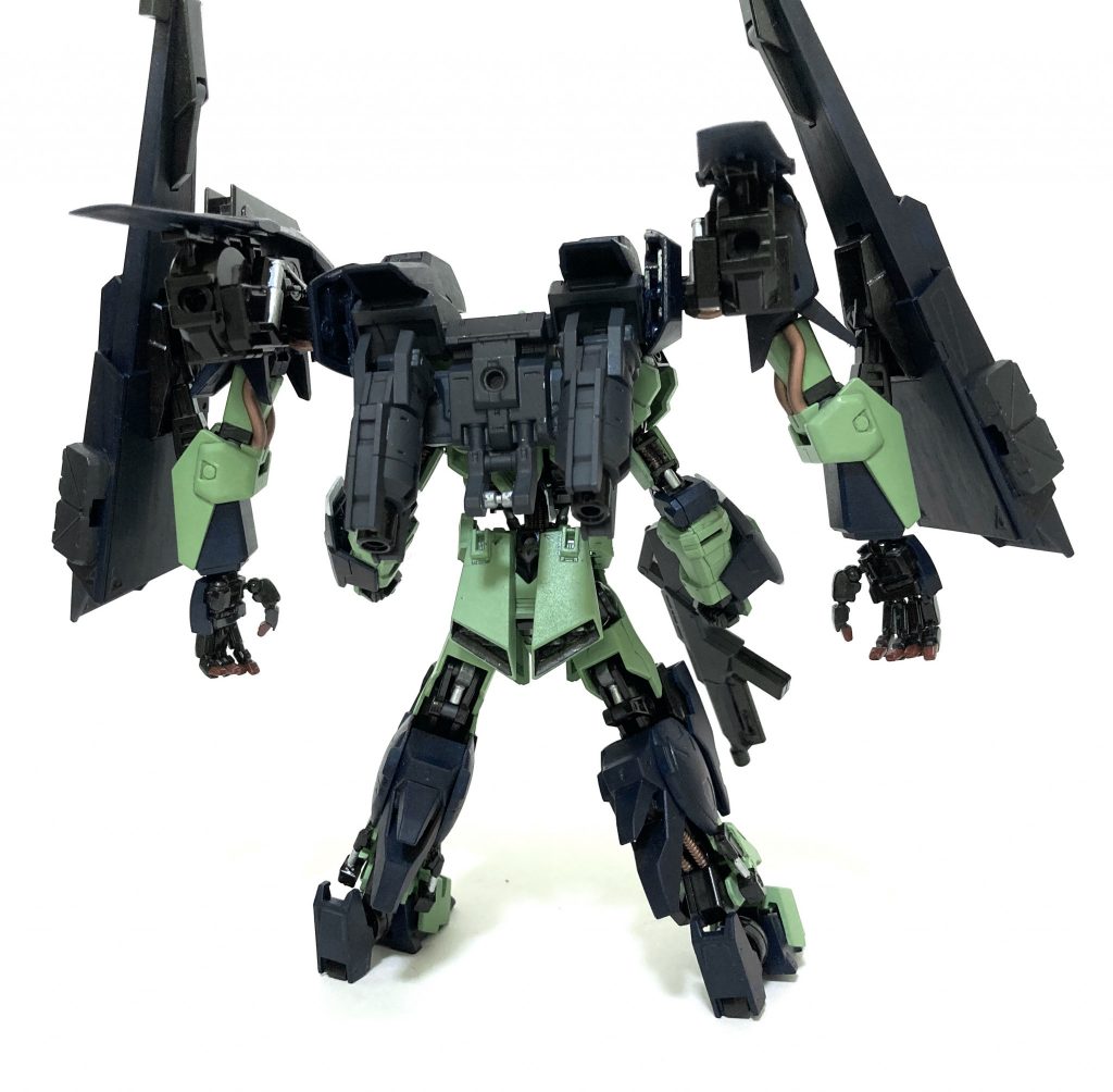 パワーアームユニット装着での背面。基部は30MMから。セーレでも使いました。