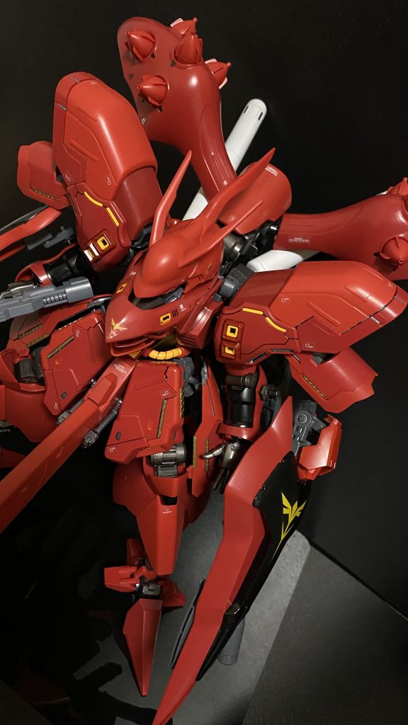 HGサザビーをベースに、クロスシルエットのナイチンゲールを、肩、腰フロント、サイドアーマーをMG verKa サザビーで、鳥足は、宇宙用ポルタさんです。