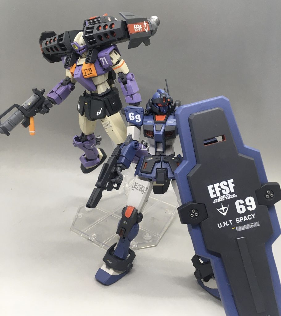 MSVRジム同士で。ガードカスタムが敵の足を止め、インターセプトが仕留めるという運用をしていた様です。