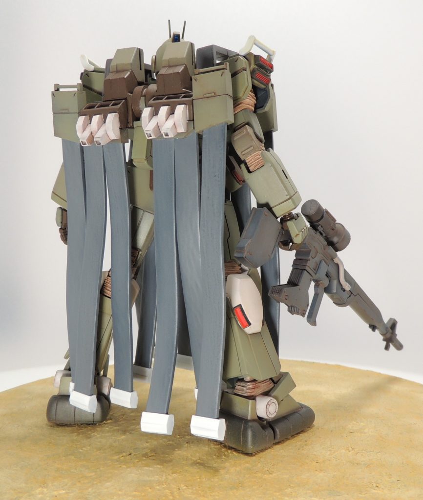 背面のショットです。設定画を参考にディティールを追加しています。