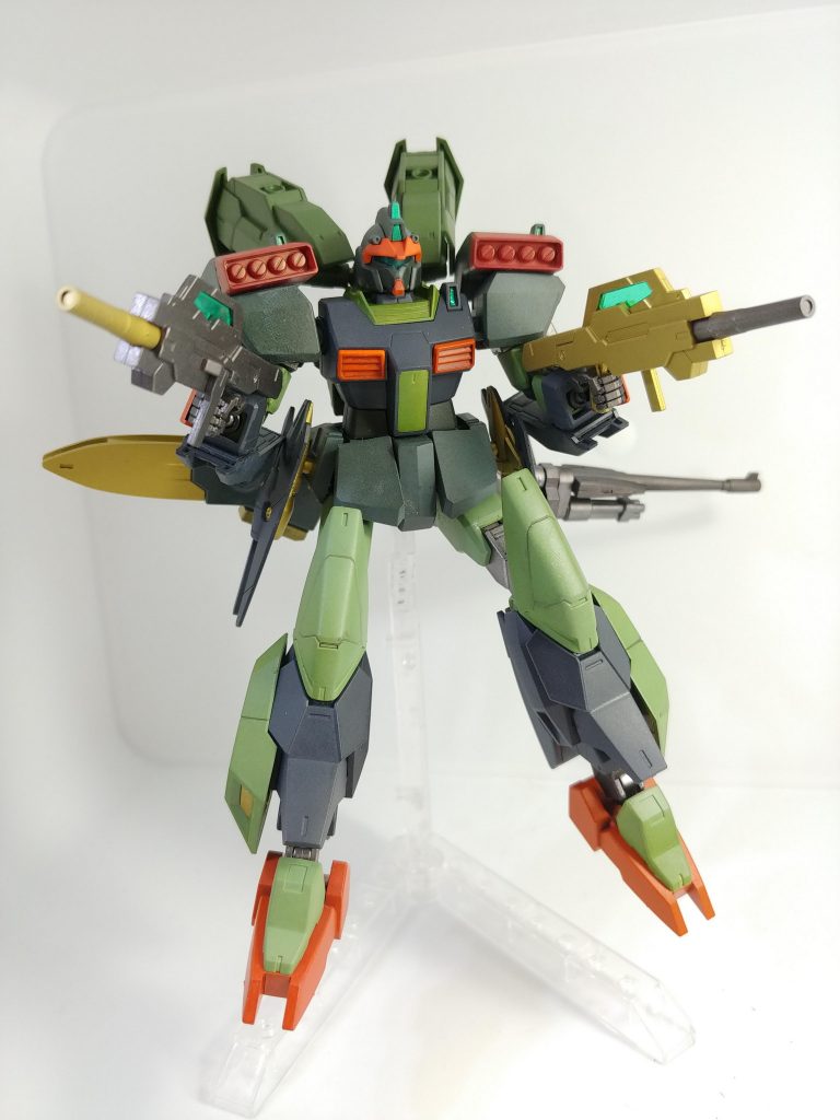 サブマシンガン×2を構えたポーズカラーリングは対になるようにしました。