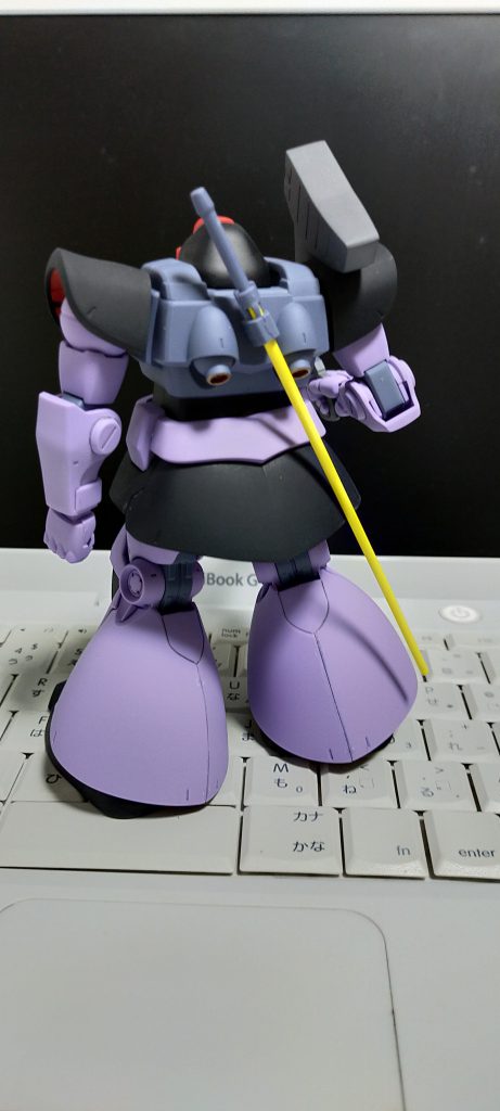 スミ入れトップコートはいつもの通り。面が広いので平面出しと、肩、ヒザ、つま先のエッジをやや強調。タイラーって便利です。使うまでかなりナメてました。