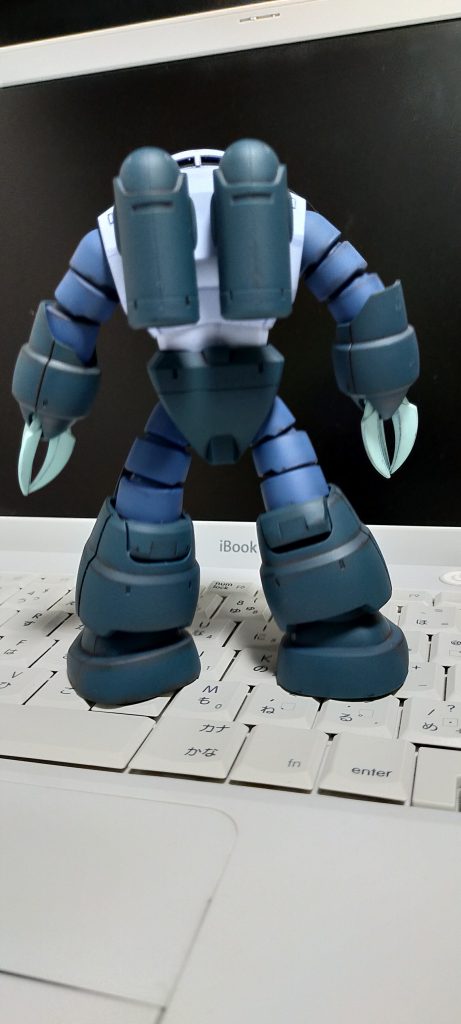 だが、それがイイ。いつもの、リアルタッチマーカーとトップコート。メッキ調に仕上がるペンでダクトを塗りました。合わせ目は消してません。