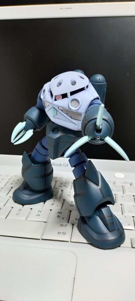 シャア専用も良いけど、量産型の方が水陸両用感が出ていて好きですね。