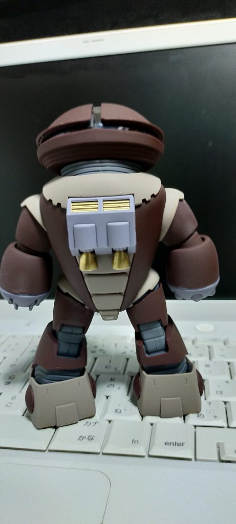 ジュアッグの流れで作成したので、仕上げは同じ。マーキングシールも余ったものを流用。頭のバルカンはピンバイスで穴開け。爪のシャープ化が面倒なんで、引っ込んだ方を選択。