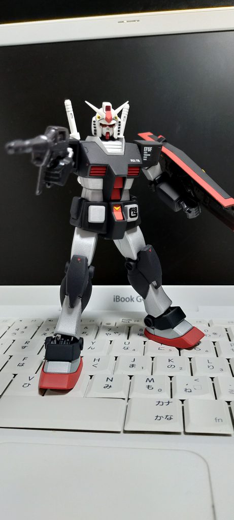 ビームライフルもそれっぽく加工。アンクルアーマーは手抜き。そろそろ、白いガンダムを普通に作りたいです。