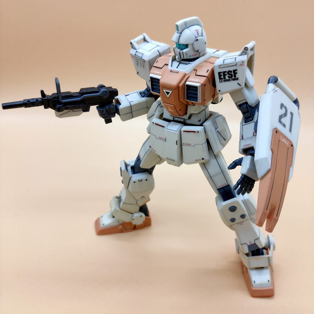 劇中では登場シーン少なめですが、こういった量産機の存在が主役機を引き立ててくれますね。