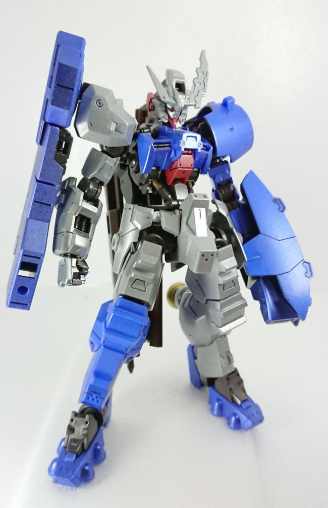 全塗装にはガンダムマーカーエアブラシを使いました。ムラも多く、まだまだ未熟です。