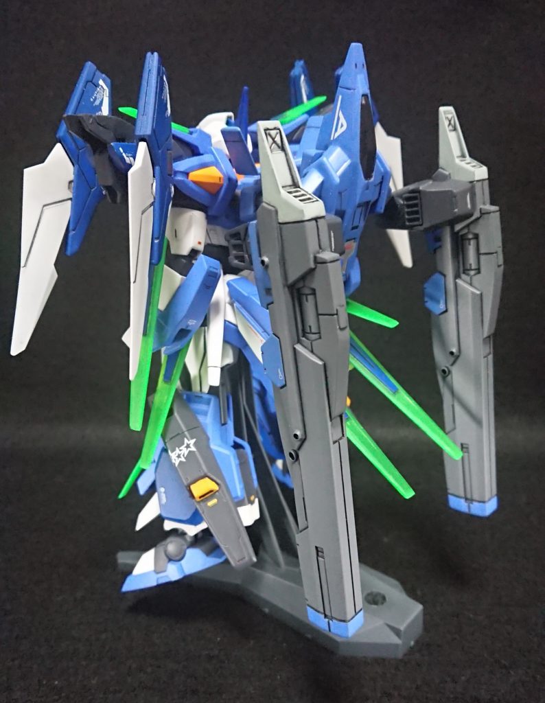 背面。FXのバックパックを腰に移植し、そこからスラビライザー風にコアファイターが生えています。