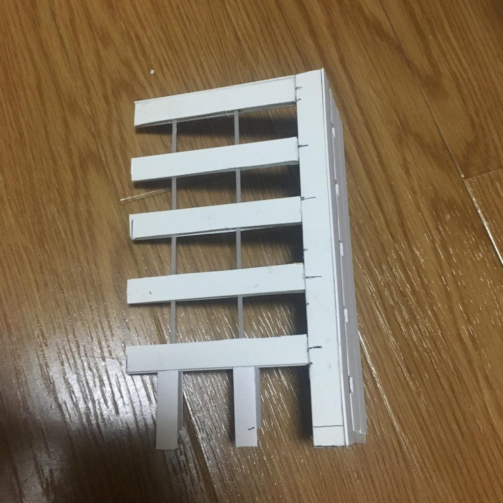 プラ板の切り貼りでビルを作成。