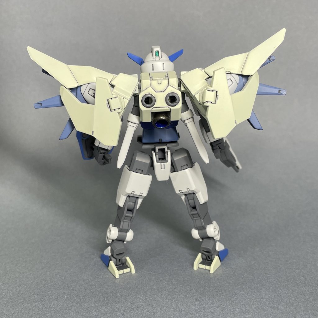 背面背部の可動アーマー接続部は、塗装ハガレが目立たないようにプラ板を貼って整形しました。