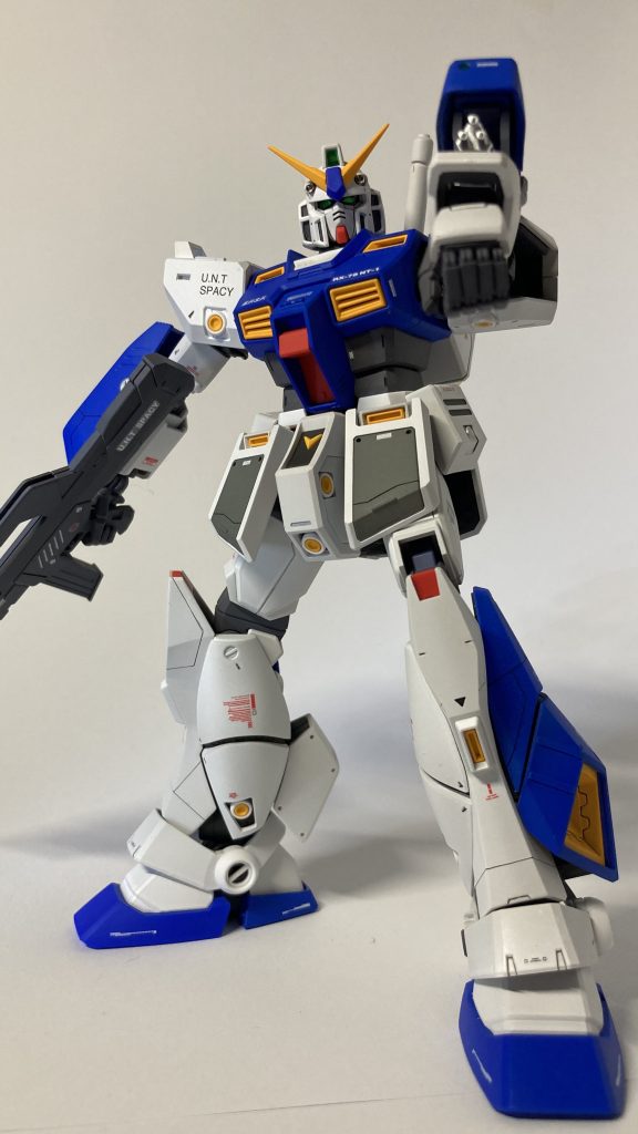 アレックスの特徴その2腕部ガトリング砲ガトリングのパーツはシルバーのメッキ色での成型色だったので、ここは元の色を活かして塗装せずに使用しました。