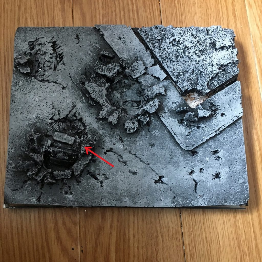 路面はコルクボードで再現。矢印の箇所がマグネットです。