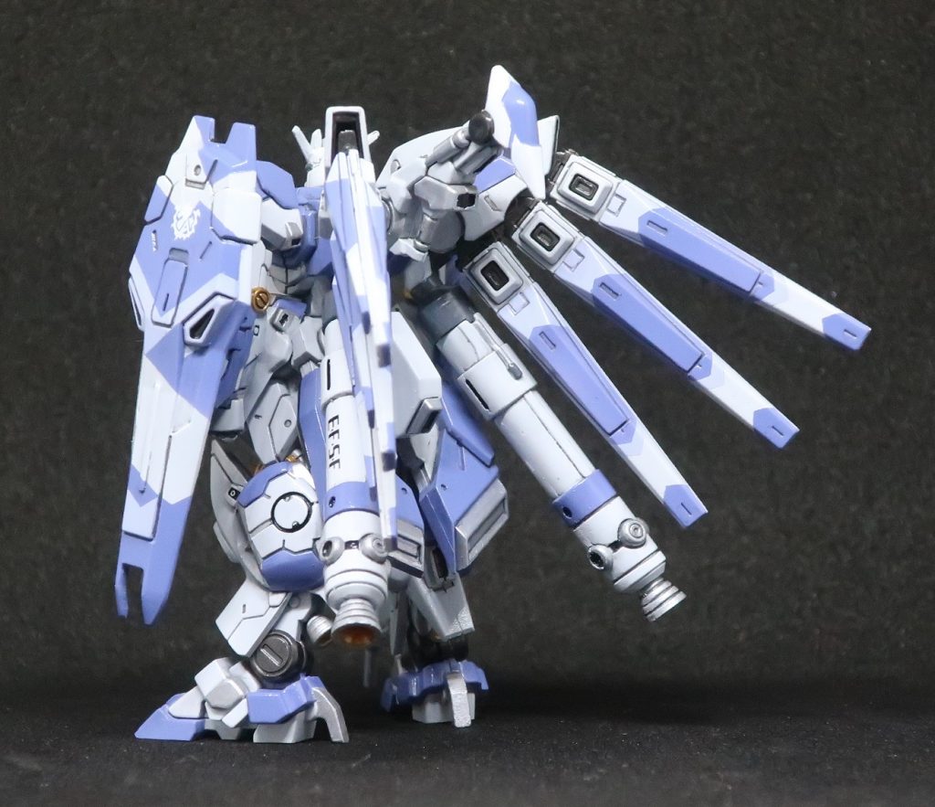 フィンファンネルの塗装は目分量でマスキングテープ切った割にはまぁまぁ綺麗にできたんじゃないかと思います。