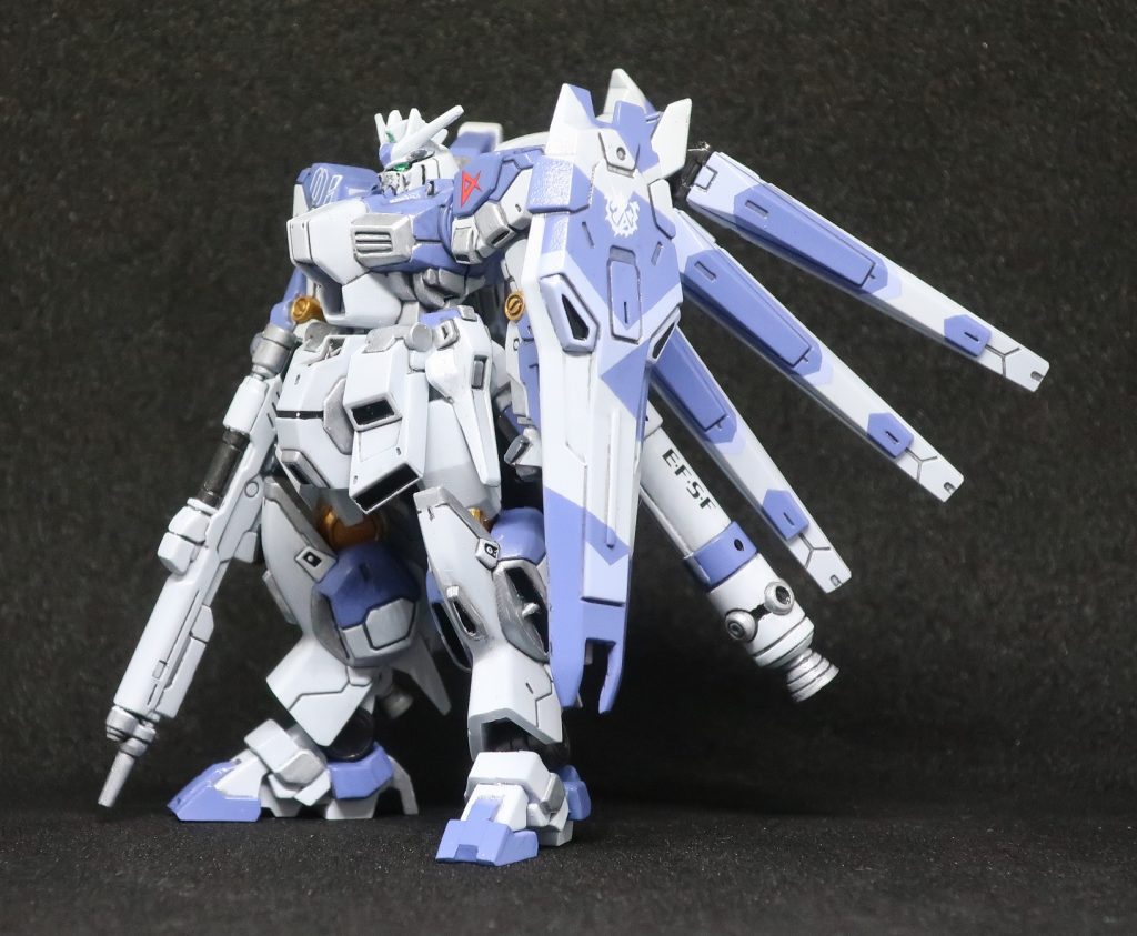 塗装は今度出るRGのHi-vのCG画像を参考にしました。マスキングの練習として挑戦してみました。