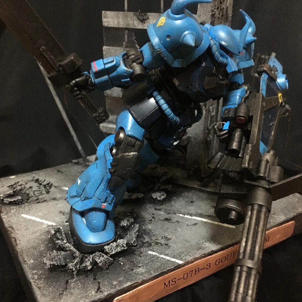 足と路面にマグネットを仕込んであるので、前傾姿勢でも倒れずに踏ん張ってくれてます。