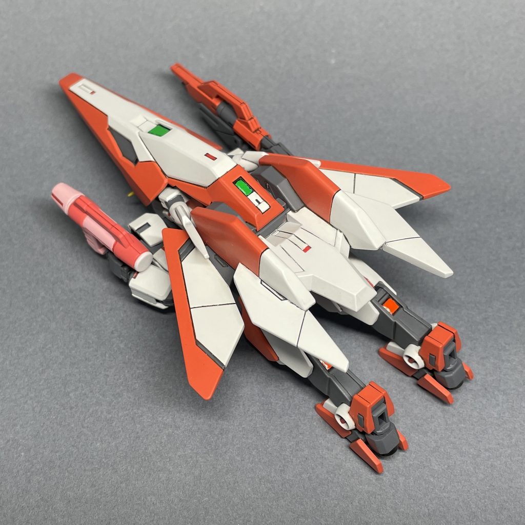 コアフライヤー　後ろから肩アーマーを削ったことで、腕を横に回しても武器を構えられるようになりました。