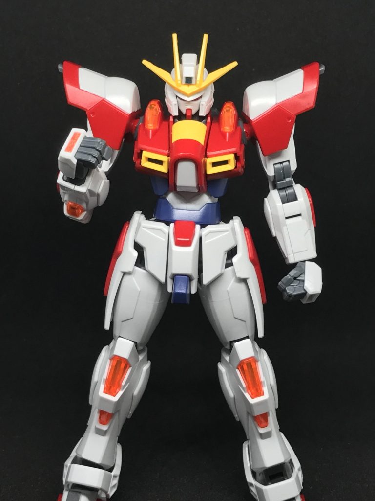 素組み…と言いつつ微妙にいじってるのが手甲です。手甲に趣向を凝らす。はい!アルトじゃーーーーない(ry放送当時のツイッターで見かけたアイデアなのですが、7年近く前の話なのでアイデア共有。ランナータグをカットして嵌め込むことで劇中のような手甲が再現できるというやつです