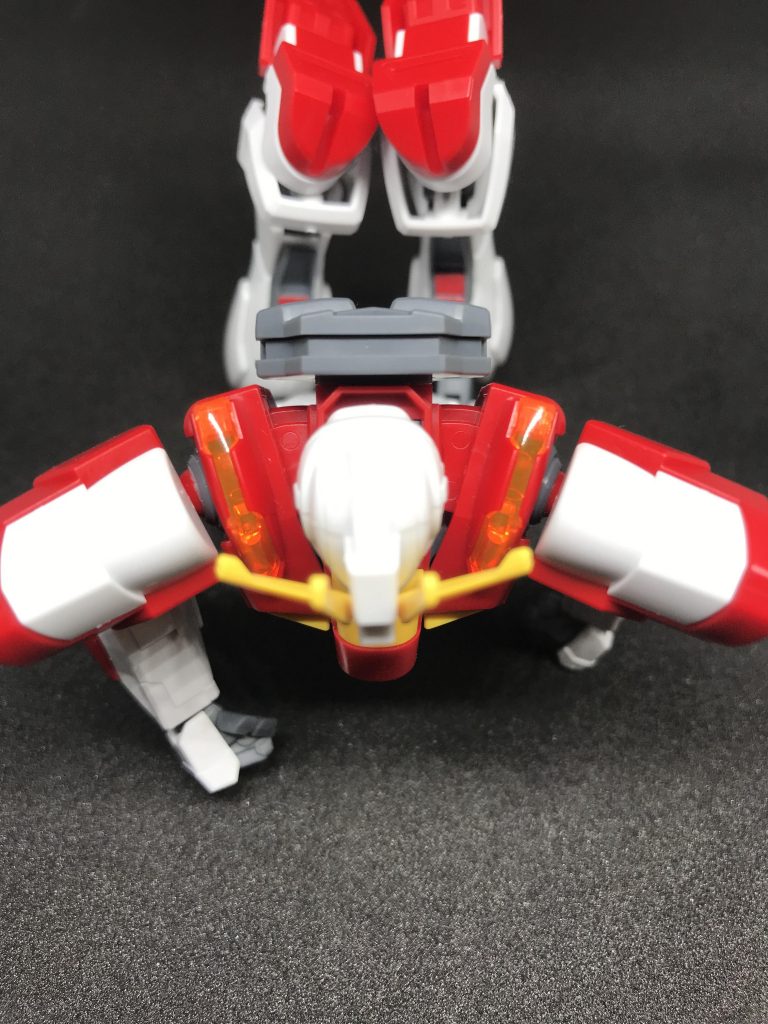 驚異の可動として当時は騒がれておりましたが、それを生み出したのがこの引き出し機構。バンダイの人ってどんな頭してるんでしょうね。こんな発想を思いつくなんて