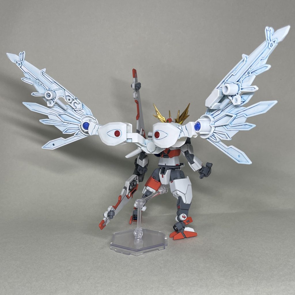翼の塗装は、Mr.カラーGX1クールホワイトで塗装後、Mr.ウェザリングカラー シェードブルーを全体に塗ってふき取り、つや消しクリアーでコートしました。赤丸の部分はシールです。