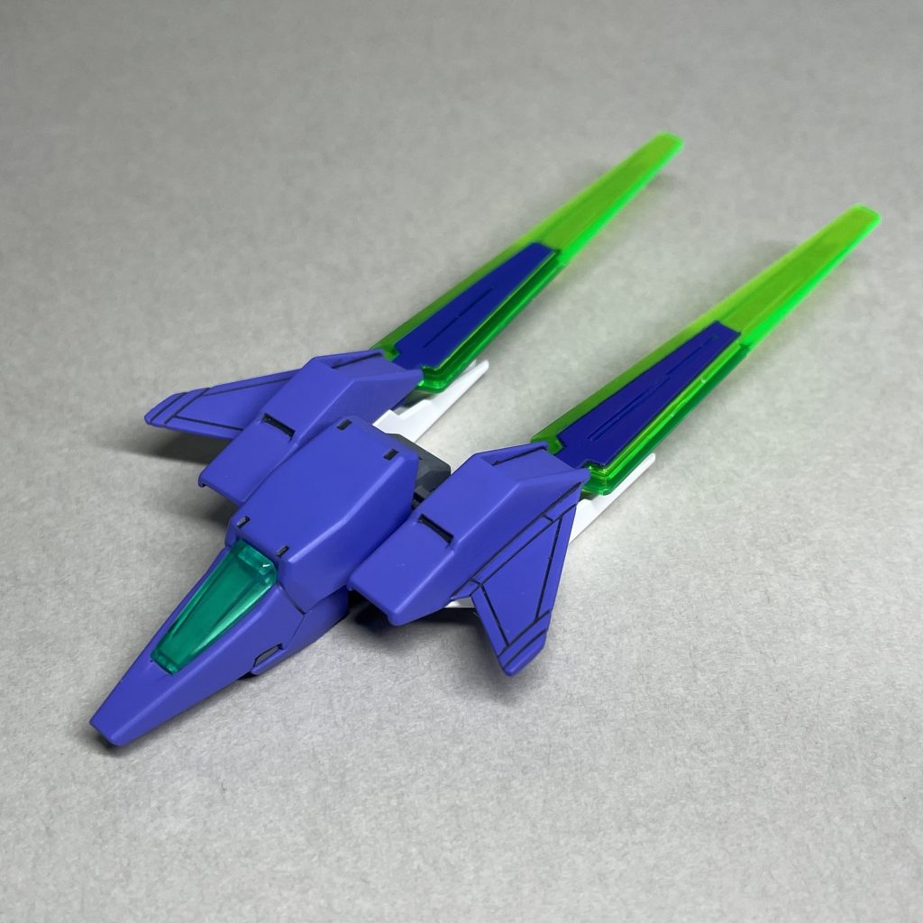 コアファイタークリアパーツは、説明書の色指定に準じておおまかな割合で調色した色で塗装。クリアパーツから透けて見える部分は、ガイアカラーのエメラルドグリーンで塗装しました。