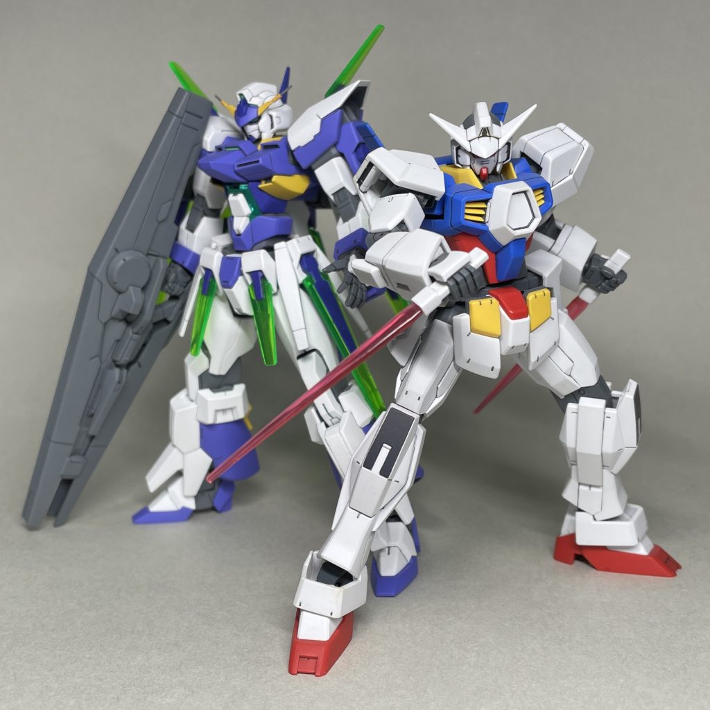 おじいさんといっしょ  放送当時に部分塗装で完成させた ガンダムAGE1フラット と並べてみました。どちらも好きなMSです。