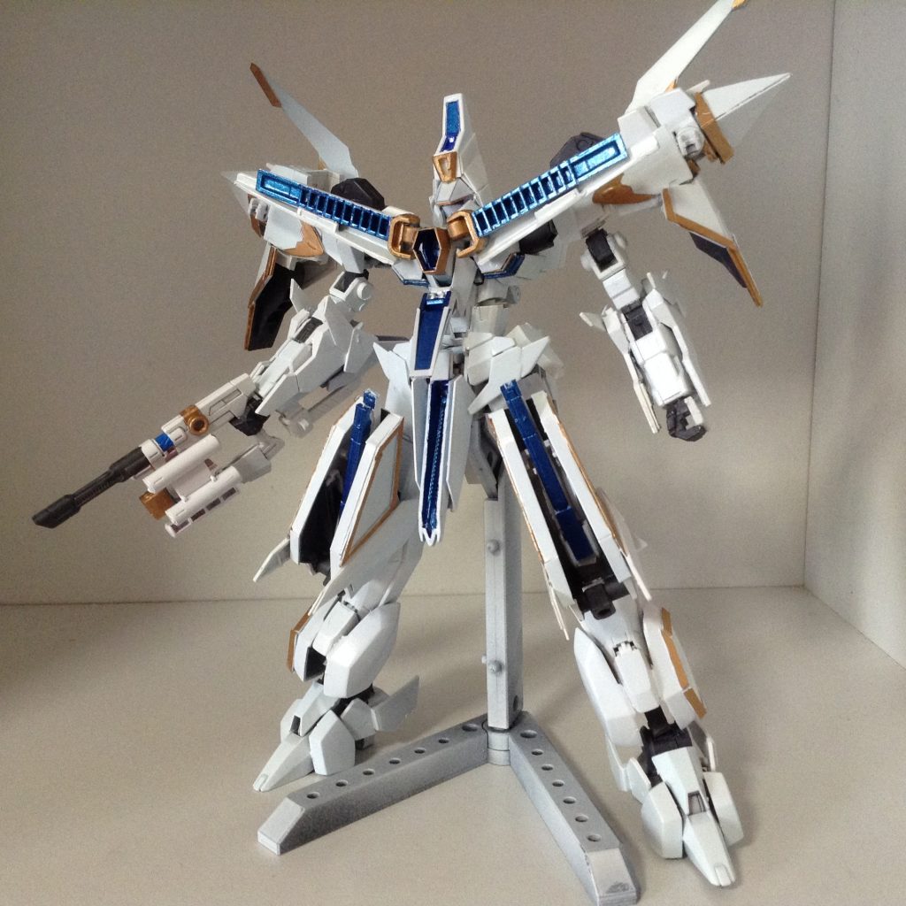 AGE-３ノーマルとダブルオースカイ、スローネ、その他で出来ています。