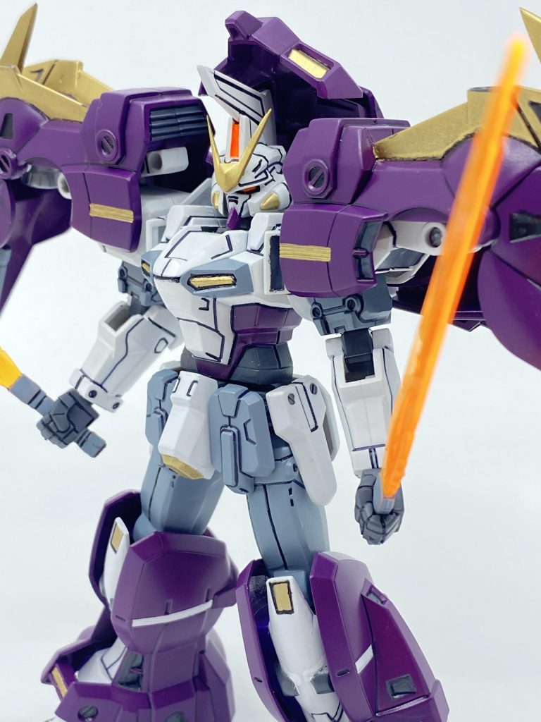 ビームソードも付属しています。柄も含めて1パーツなので塗り分けが必須です。