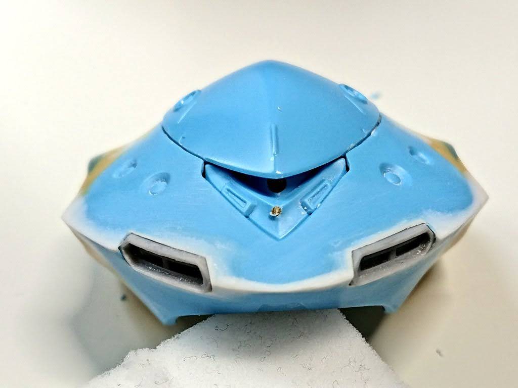 ハイゴッグ胸は合わせ目処理のためにダクトを削り落とし、ダクトをレジンキャストして別パーツ化したものをはめ込んでいます。