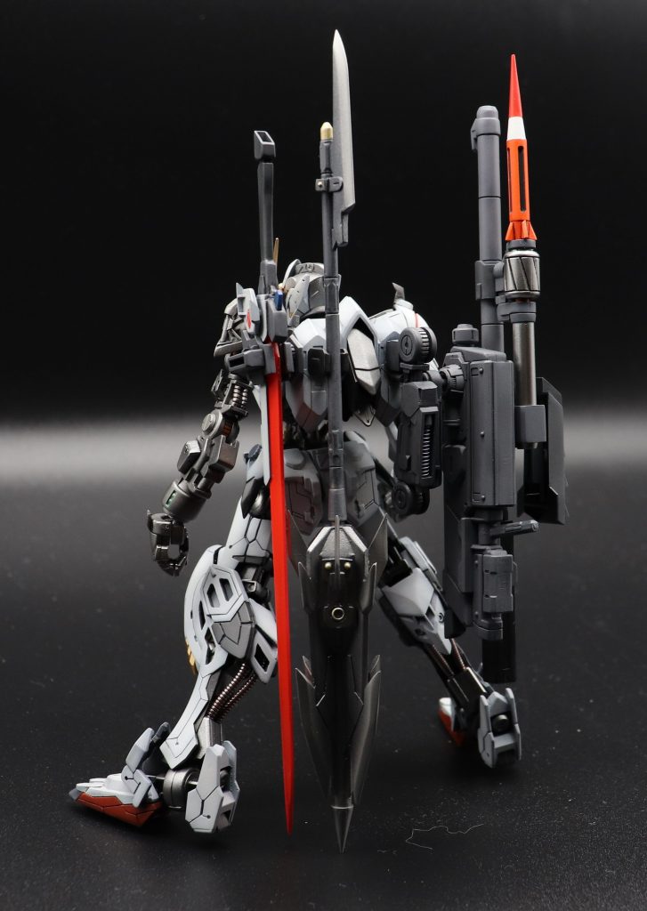 後ろ姿です・・・綿毛が😅