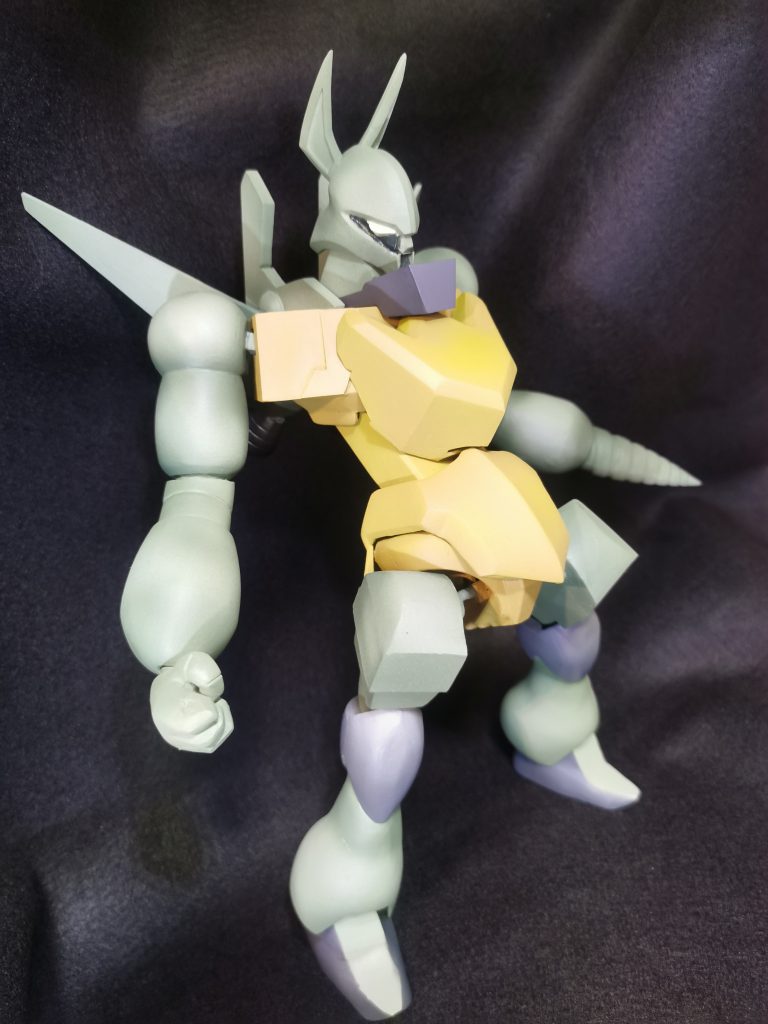 見た目よりもデカイです可動域は潰した非可動モデルとなっています。