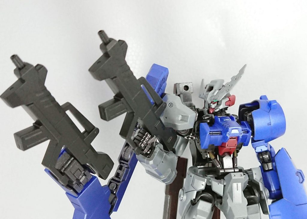 シールドアームの隙間は、適当なジャンクパーツで埋めています。