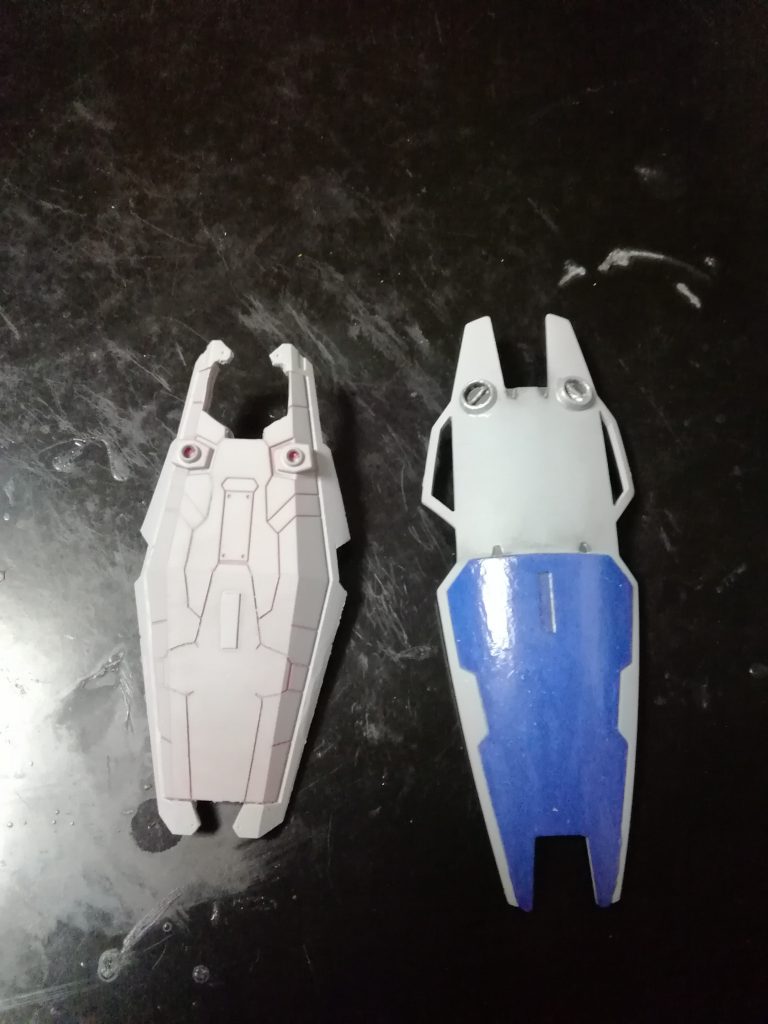 シールドもキットのものを加工して作成。丸みが特徴の後期型シールドですが、切り欠きはしつつ、角張りは取らずに加工しました。アレックスのシールドにも似た感じに仕上がりました。