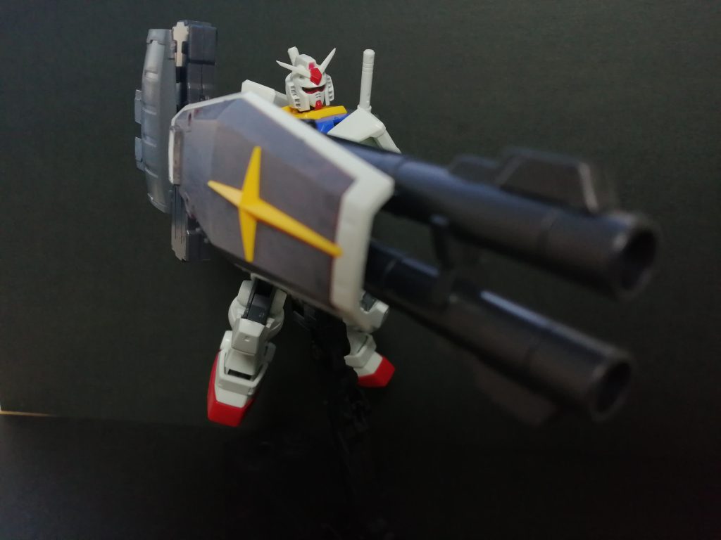 通常のガンプラに持たせることが可能に!少し重いためある程度保持力が必要です