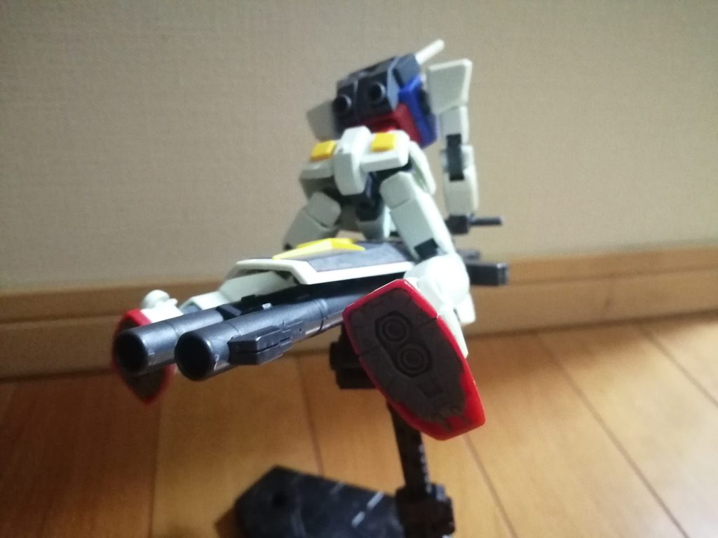 ラストは飛び去っていくガンダム