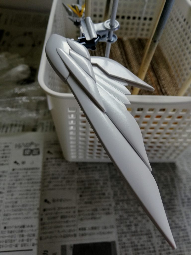 パールホワイトを吹いた状態です。このあとトップコート(光沢)で艶々になりました。 