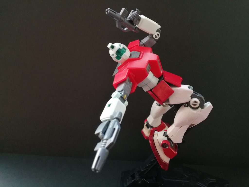 この機体用という訳では無いのですが家に配備されているスプレーガンの1つはトリガーを切って左手で持てるようにしています