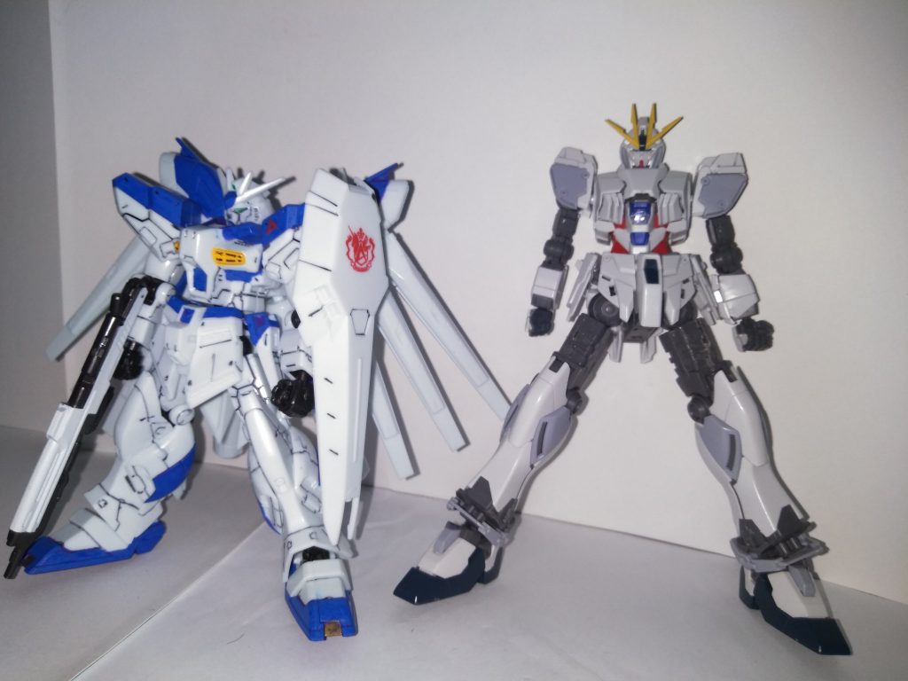 ナラティブガンダムとサイズ感こんな感じなんですかね?Hi-νガンダムはちっさいらしい  ご観覧頂きありがとう御座いました!