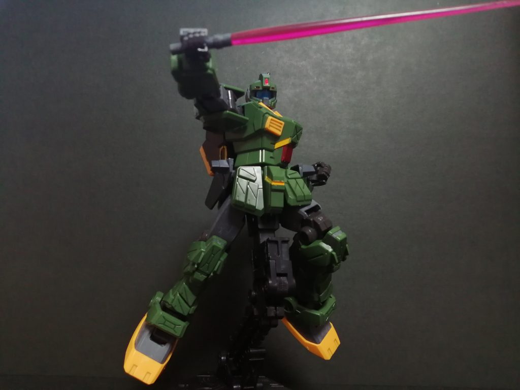 スピアとシールドを剥ぎ取られたジムストライカー実質ホバー移動できない装甲強化型ジム