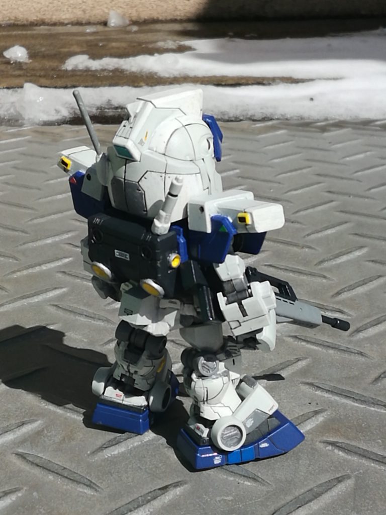 少し分かりにくいですが、メインカメラには、ステッカーを貼った後に、クリアパーツを嵌め込みしてます。