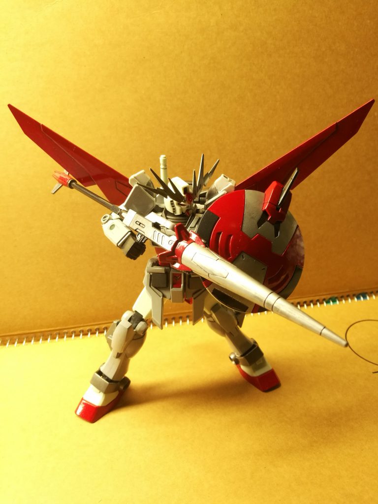 筆塗りで塗装し、パールクリアでフィニッシュしています。パーツはRGバンシィ、HGUCナラティブ、AGE 2、リックドム、インジャスティスウェポンズのほか、ランナー棒や、昔キャンペーンでもらったジョイントパーツ等から持ってきました。