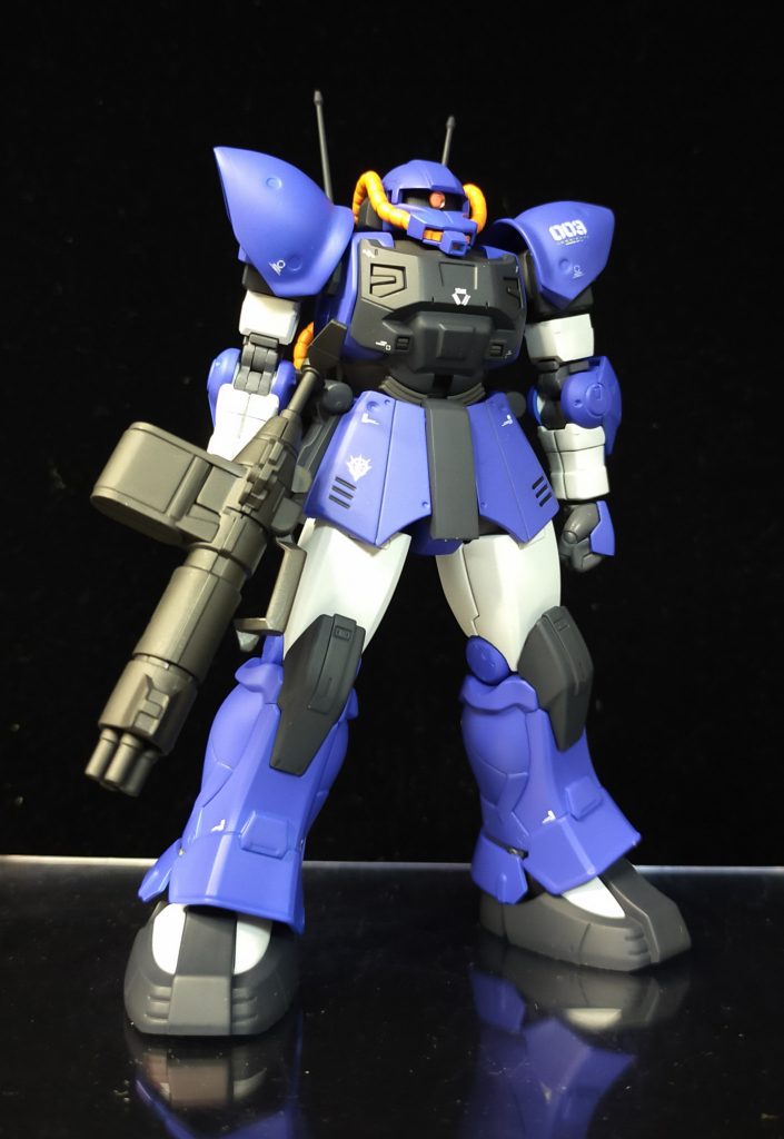 ・マニピュレーターをコトブキヤの丸指ハンドAに変更(手甲のモールドは削いでヤスリで整えています)・フロントスカートのモールドには塗装後、エナメル塗料を塗装し、溶剤で拭き取りをしています