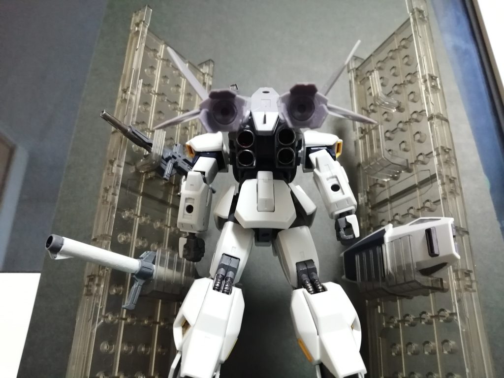 スラスターのセンサー部分は取り外すと純正で3mm穴がありますスティレットXF-3の背部ユニットを装備