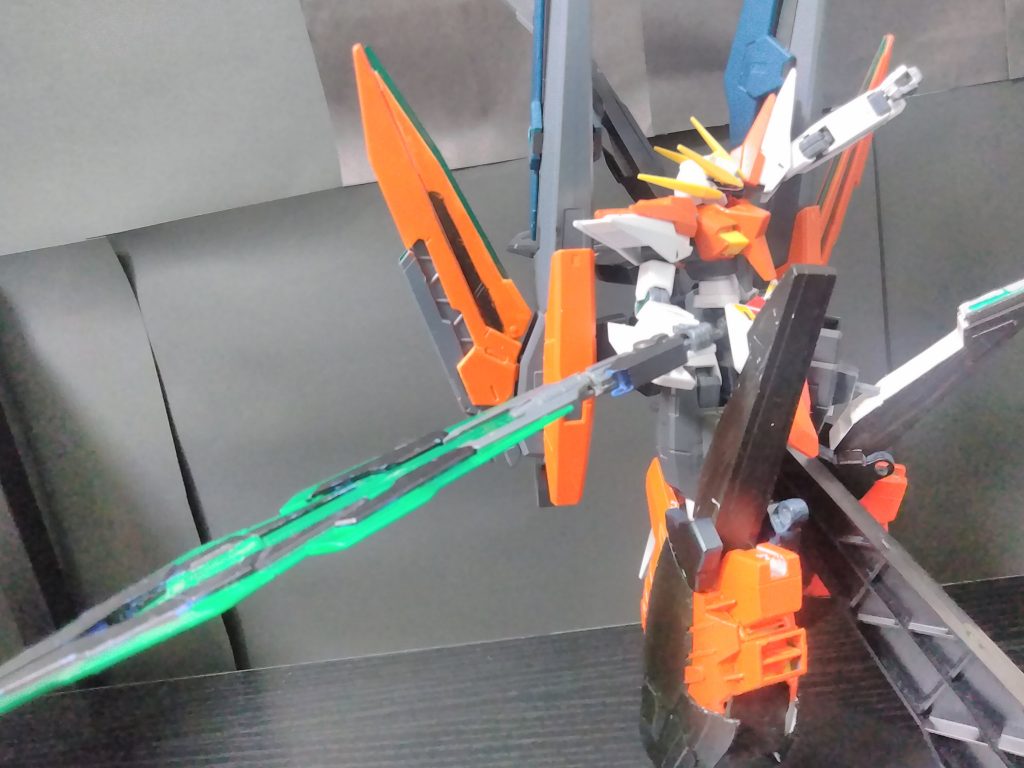 バスターソードで「セカイ俺にホントの次元覇王流を見せてみろぉ!」違う!