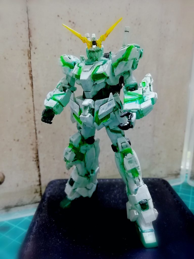 ガチャガチャ、ダブった物を塗装しました。こちらの方が色の乗りは良かったです(