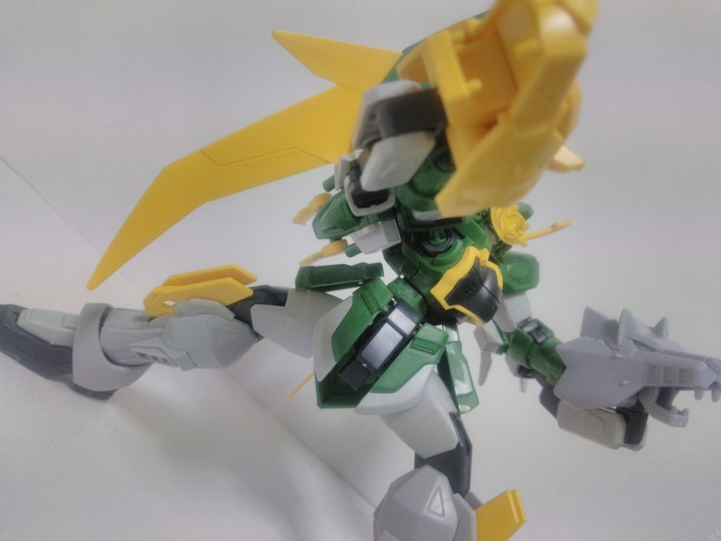 手に持っている…かな…？個人の見解です