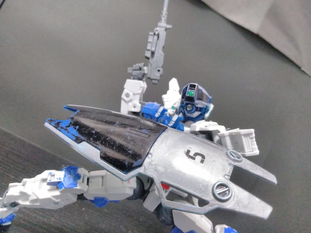 シールド構えて