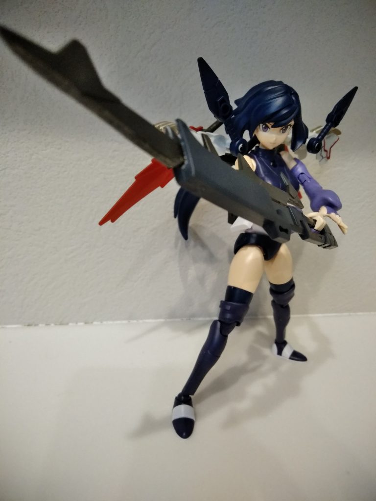 弓部ブレードにより小刀を大型化（さやもあわせ切れる設定！）