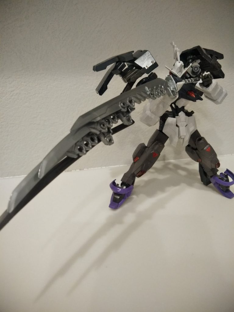 4つ連なる、まさに爪の大太刀